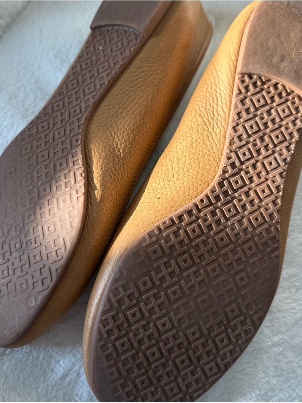 Tory Burch Tan Leather Ballet Flats with Gold Logo - Picture 4 of 8
